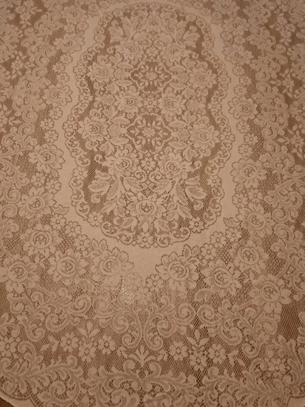 Vintage Off White Lace Tablecloth 59x85 Oval Floral Rose Scalloped Table Linen